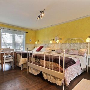 Zimmer mit Queensize-Bett